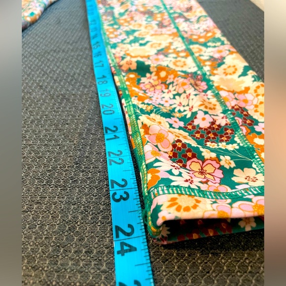 Ebb and Flow floral leggings Women’s size small - Picture 8 of 8